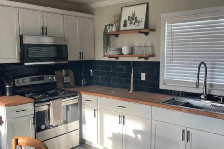 Pipers Place - 2 Bedroom House in DT Hamilton