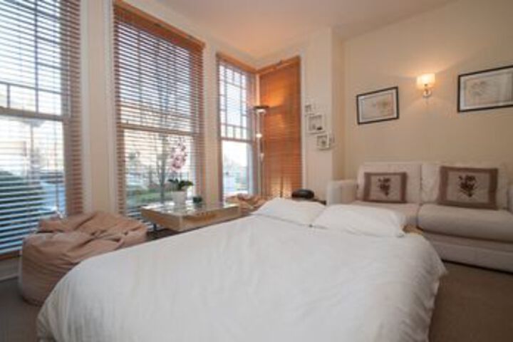 Room 3 of 10