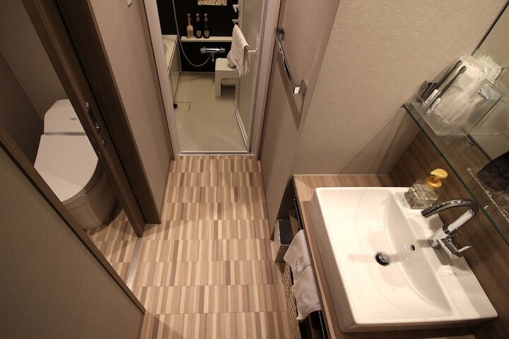Room 26 of 46