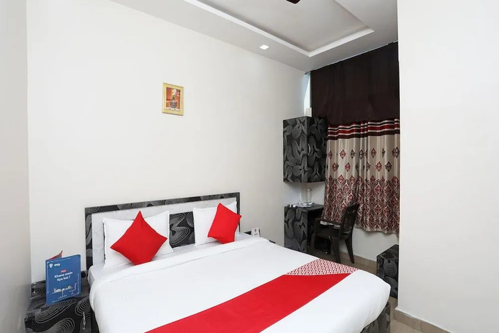 Room 3 of 12