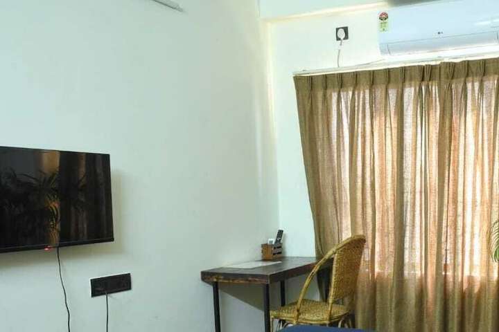 Room 10 of 19