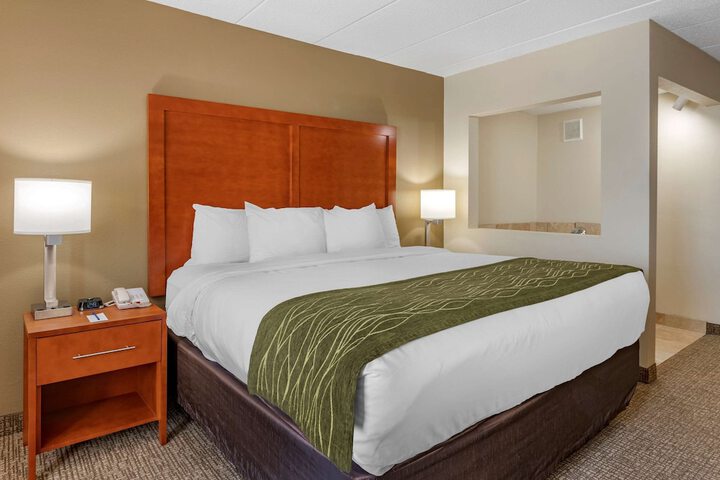 1 King Bed (3 of 13)