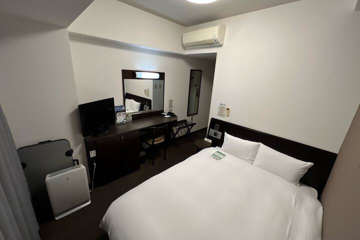 Room 4 of 35
