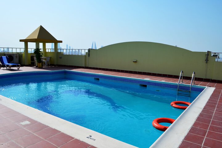 Pool 10 of 17