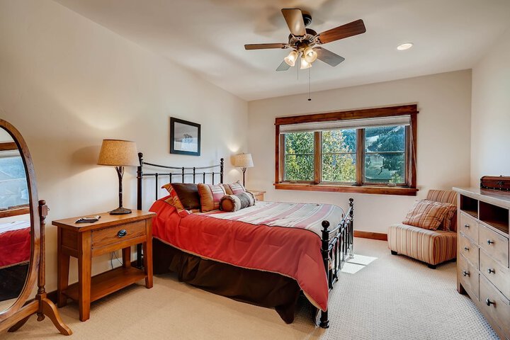 Room 3 of 28