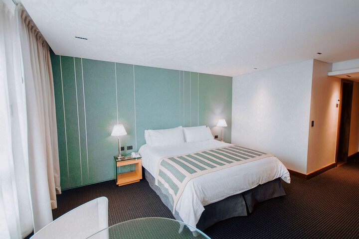 Room 11 of 80