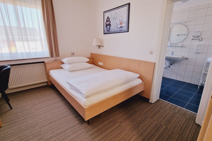 Room 3 of 53