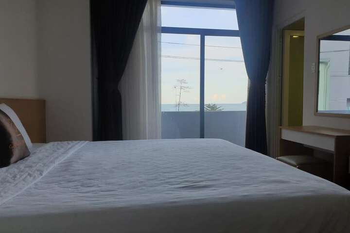 Room 8 of 33