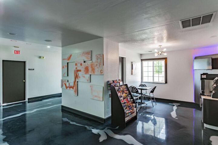 Guest Lobby