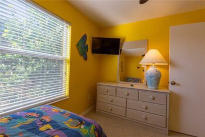 Room 32 of 46