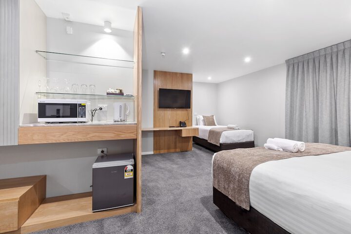 Room 9 of 28