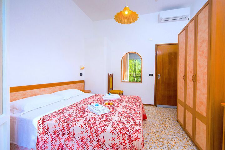 Room 8 of 43
