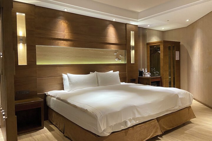 Room 53 of 99