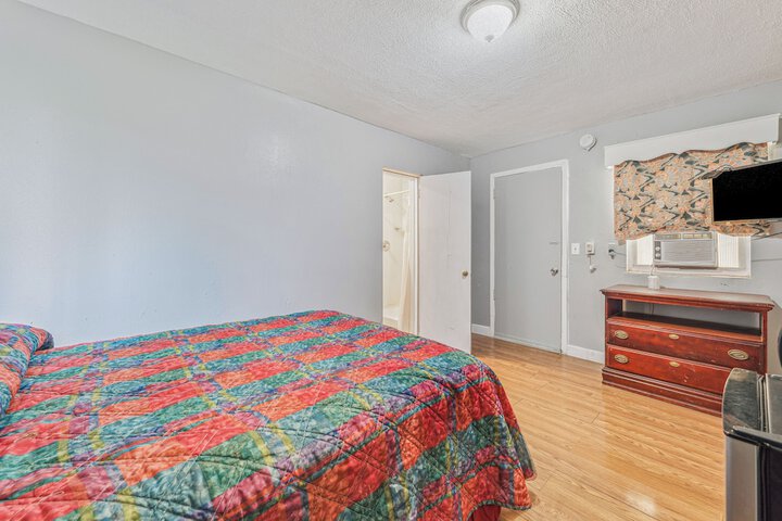 Room 6 of 44