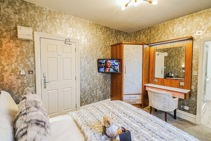 Room 150 of 242