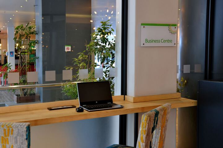 Business Center 68 of 76