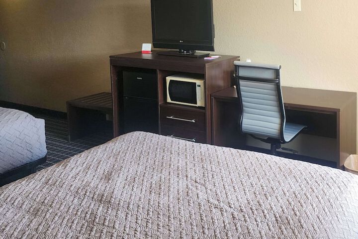 Deluxe Room 2 Queen Beds Accessible (9 of 20)