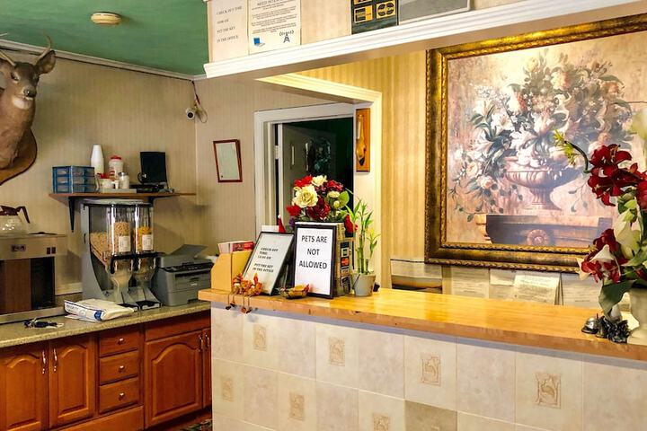 Lobby lounge