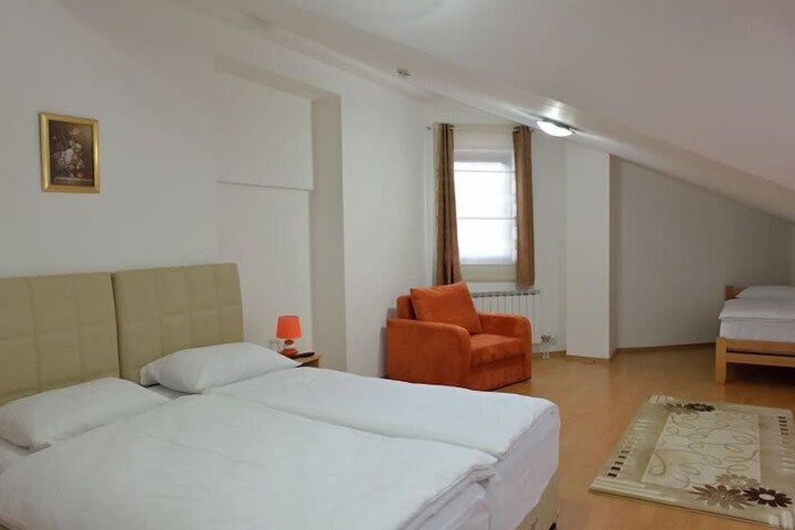 Room 11 of 23