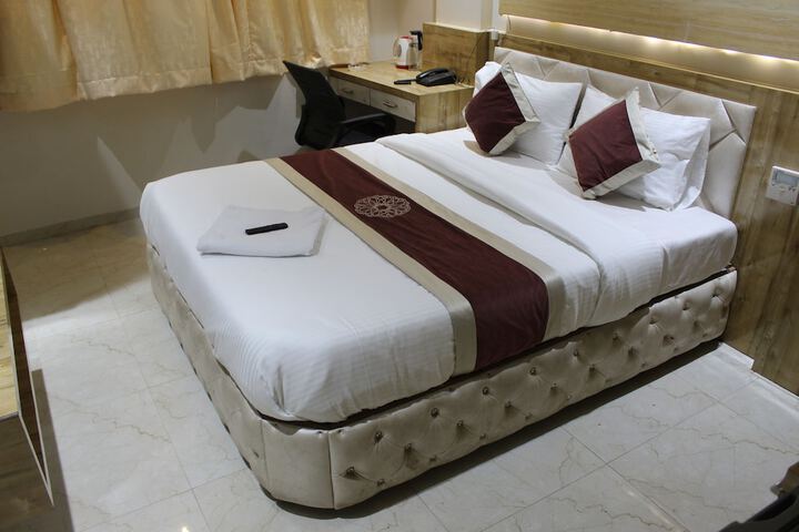 Room 2 of 7