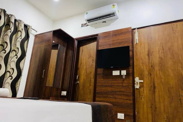 Room 8 of 27