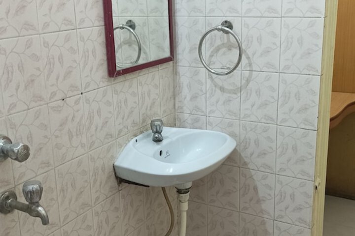 Room 25 of 46