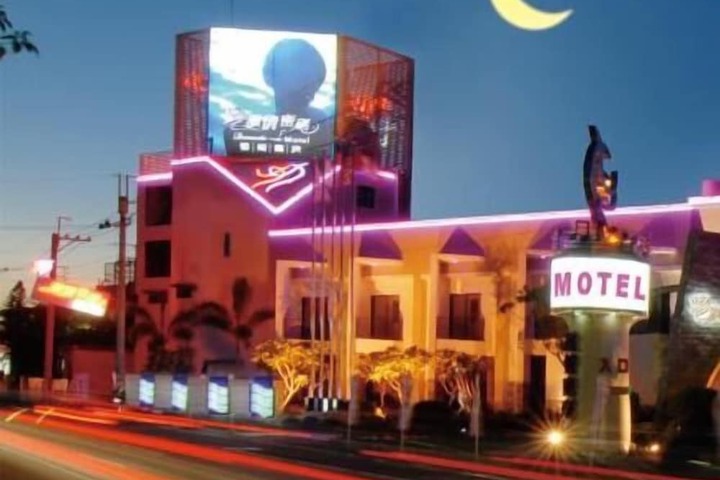 Hotel 55 of 56