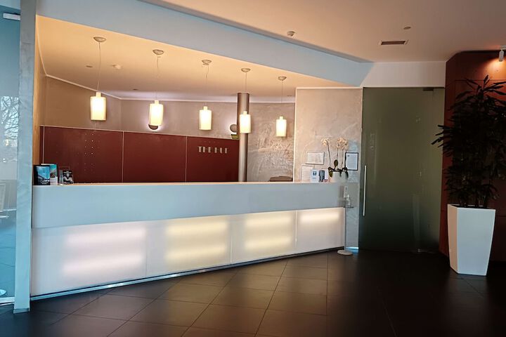 Entrance & Lobby