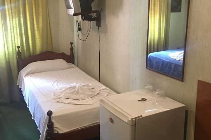 Room 11 of 27