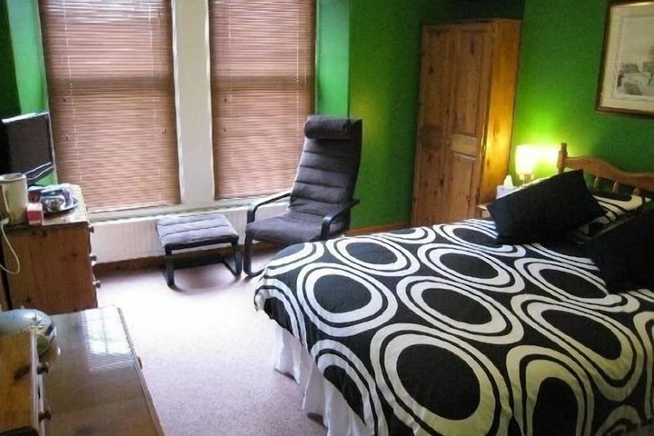 Room 5 of 14