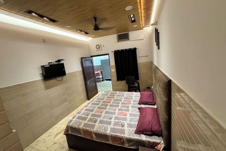 Room 17 of 30
