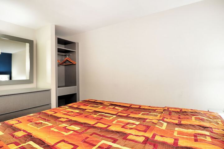Room 49 of 99