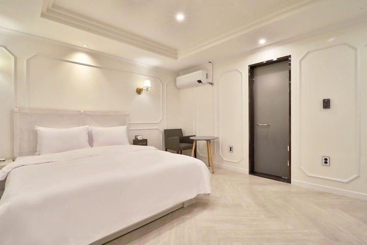 Room 3 of 63