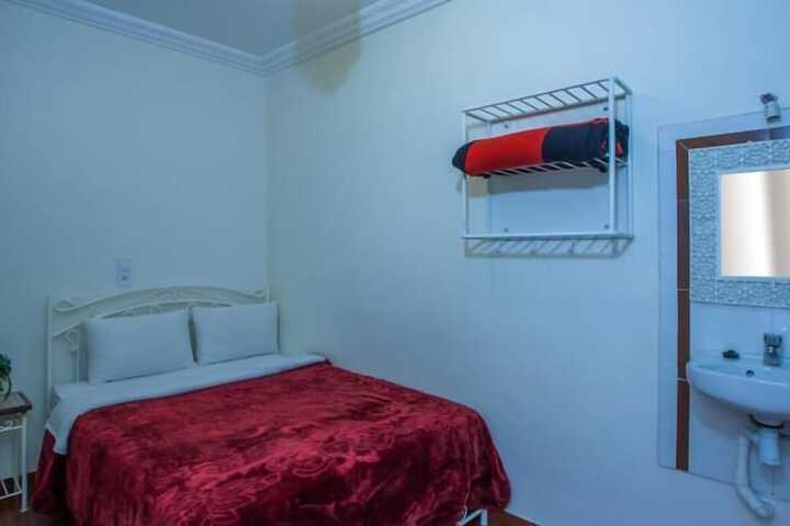 Room 6 of 17
