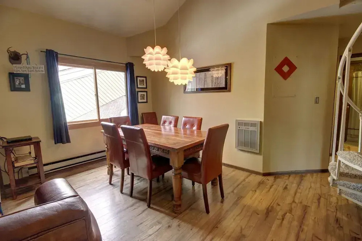 Room 4 of 16