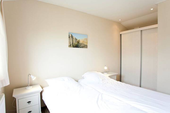 Room 3 of 40
