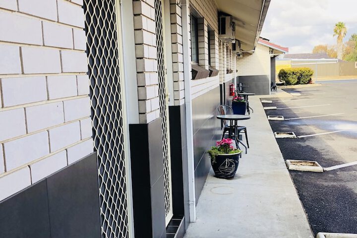 Acacia Motel
