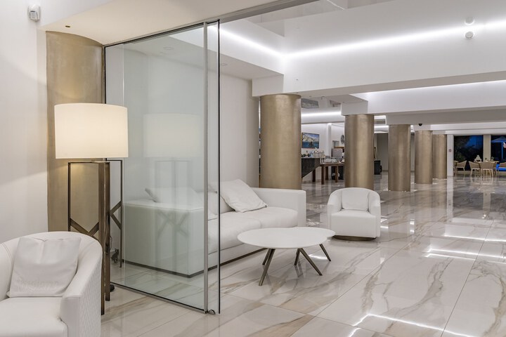 Entrance & Lobby