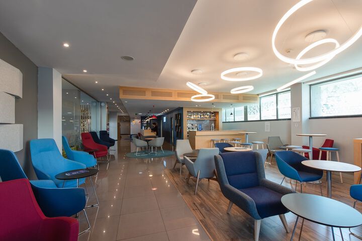 Lounge 58 of 66