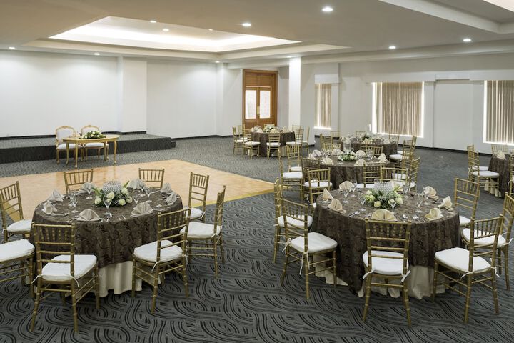 Ballroom/Hall 33 of 40
