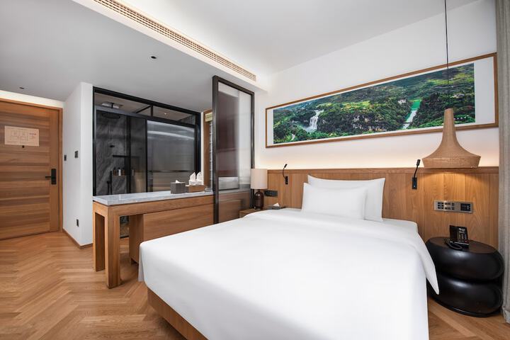 Room 8 of 40