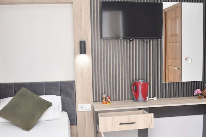 Room 14 of 28