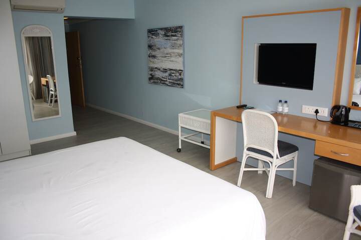 Room 12 of 63