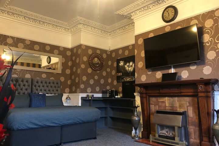 Room 10 of 32