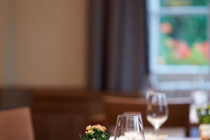 Dining 33 of 46