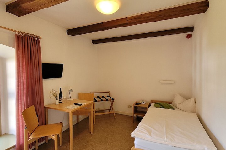 Room 11 of 36