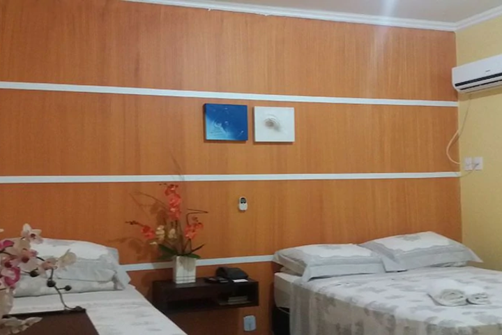 Room 6 of 8