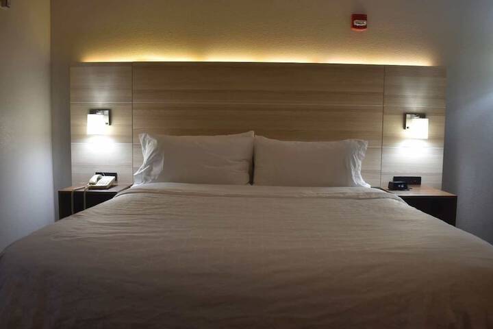 1 King Bed (18 of 18)