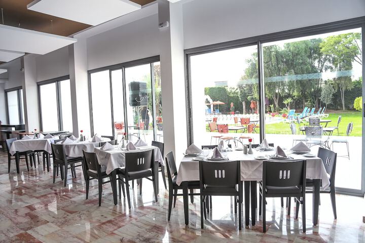 Dining 105 of 147