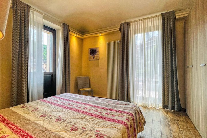 Room 21 of 132